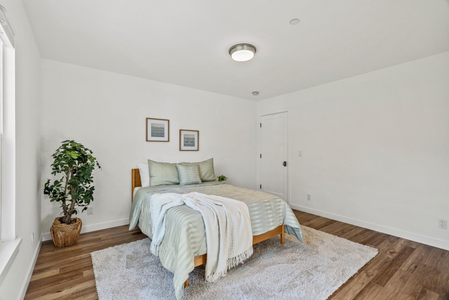 2200 Dolphin Drive
