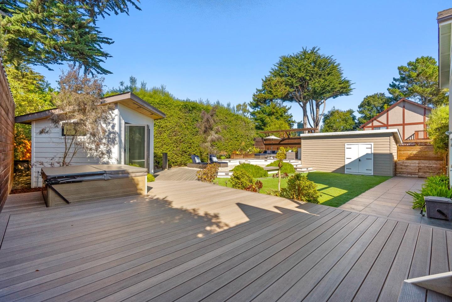 2200 Dolphin Drive