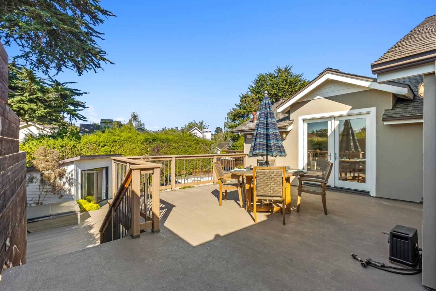 2200 Dolphin Drive