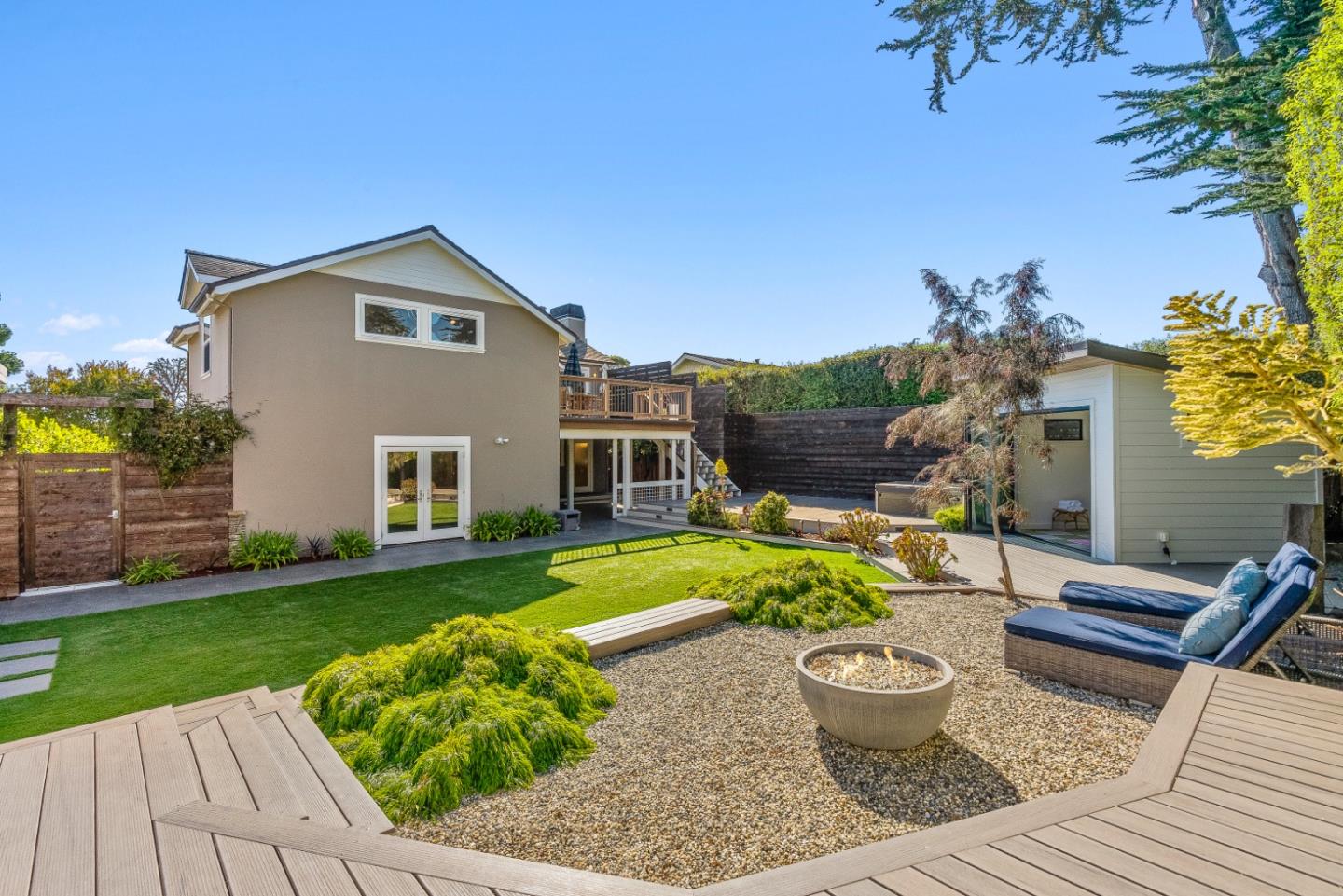2200 Dolphin Drive