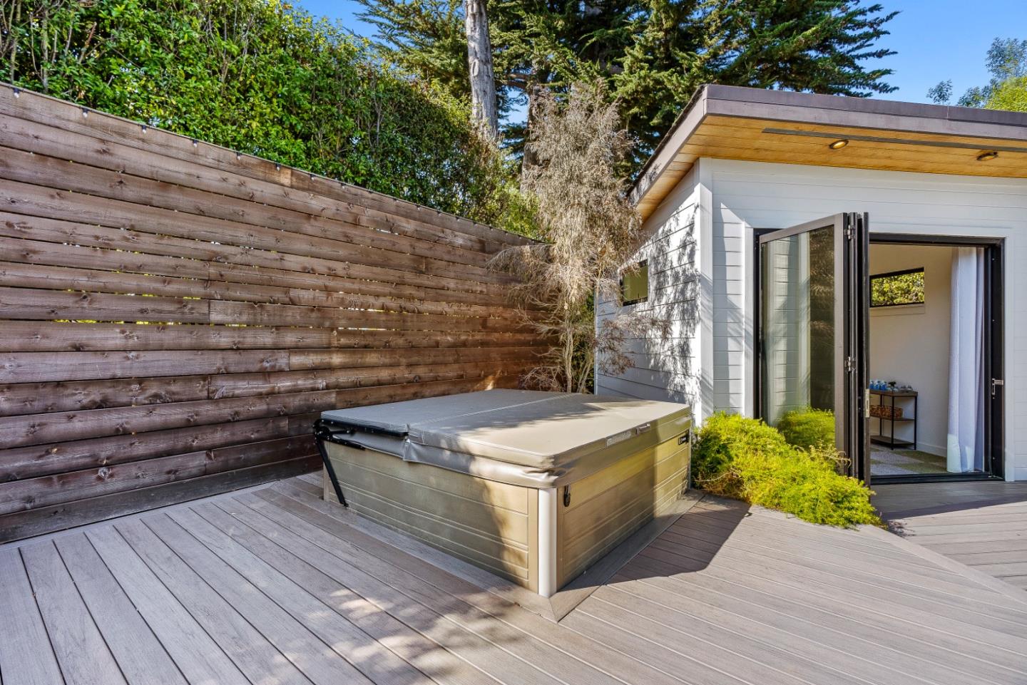 2200 Dolphin Drive