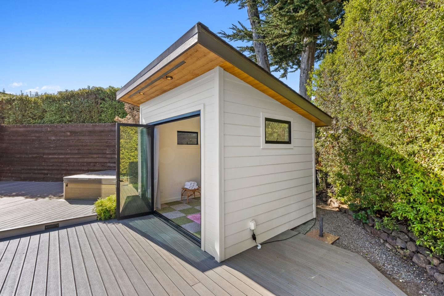 2200 Dolphin Drive