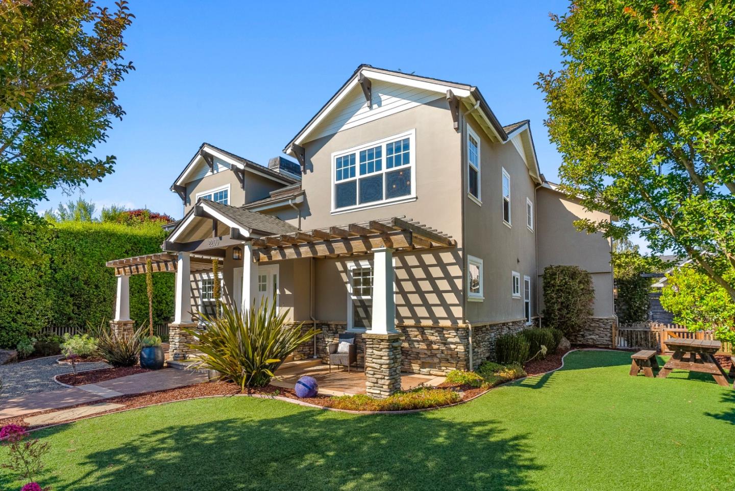 2200 Dolphin Drive