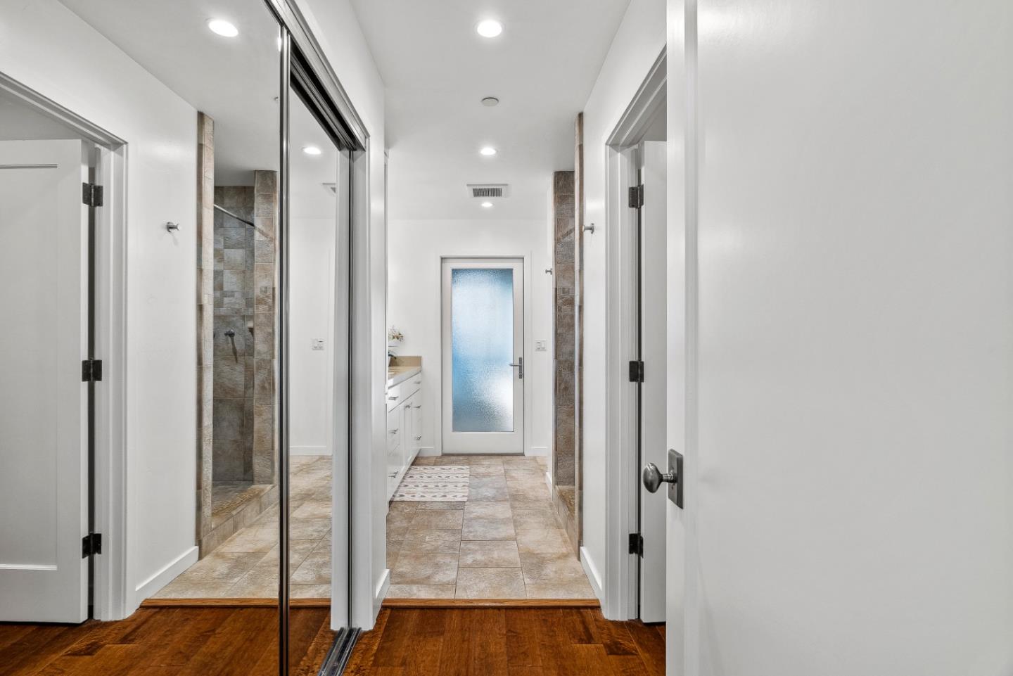 2200 Dolphin Drive