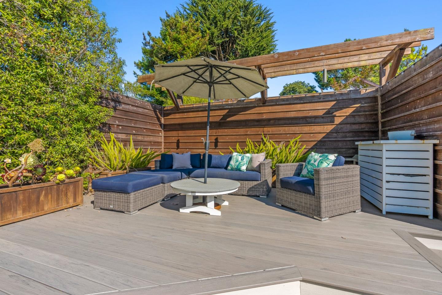 2200 Dolphin Drive
