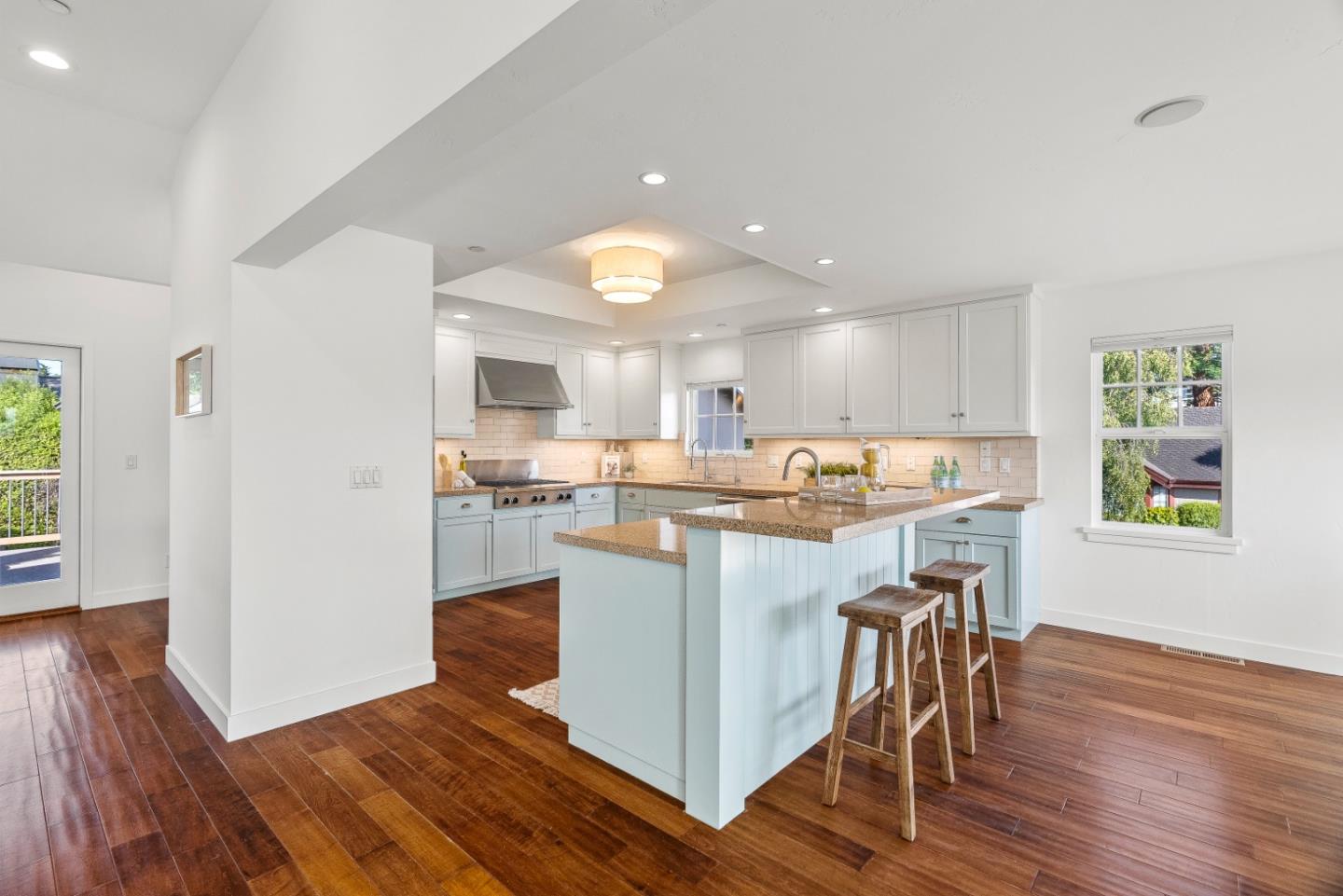 2200 Dolphin Drive