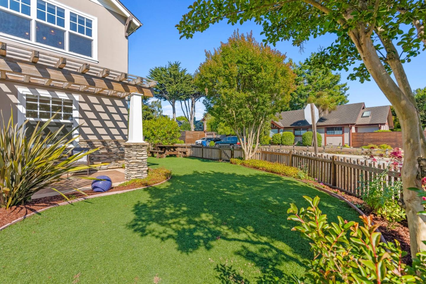 2200 Dolphin Drive