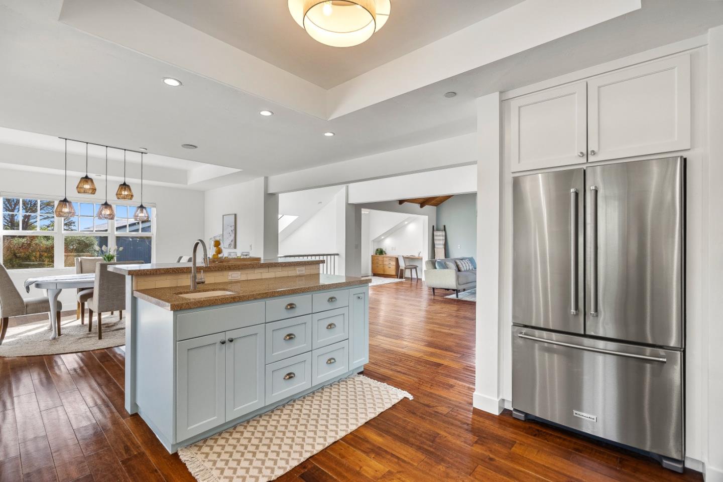 2200 Dolphin Drive