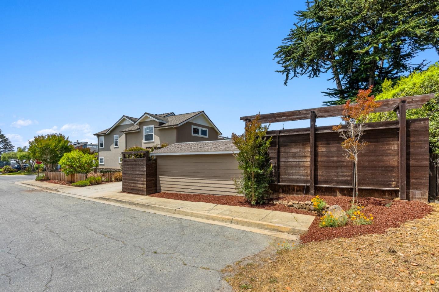 2200 Dolphin Drive