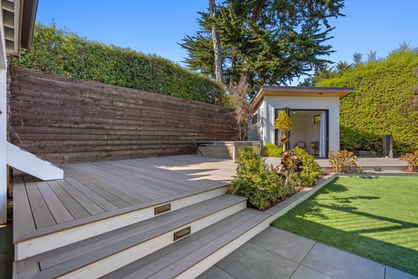 2200 Dolphin Drive