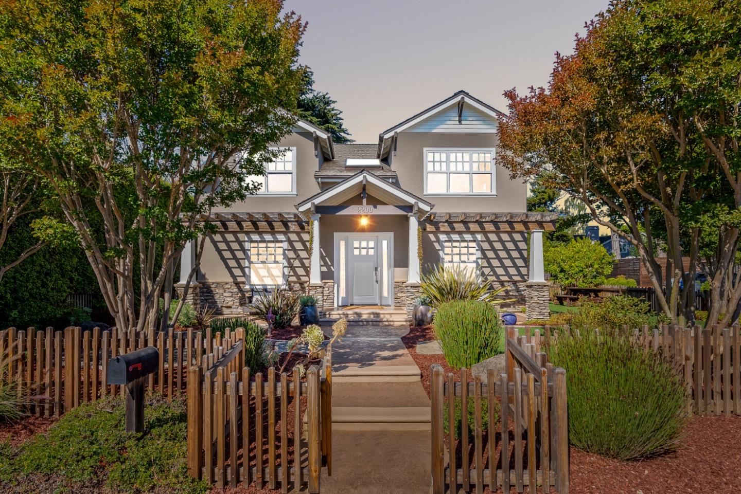 2200 Dolphin Drive