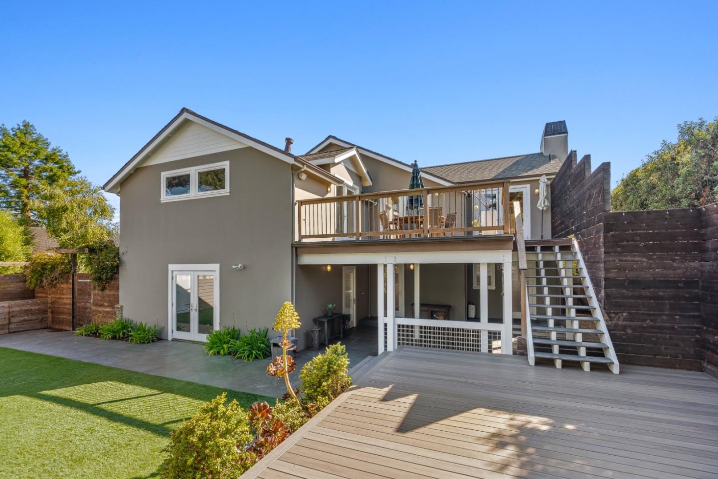 2200 Dolphin Drive