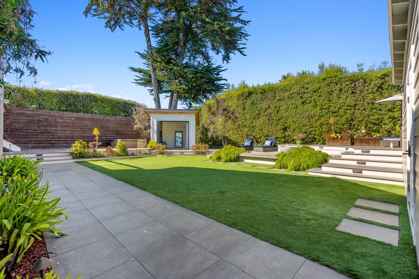 2200 Dolphin Drive