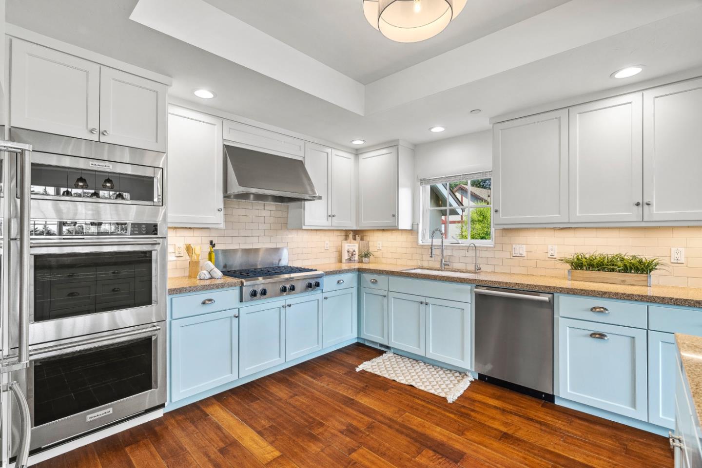 2200 Dolphin Drive