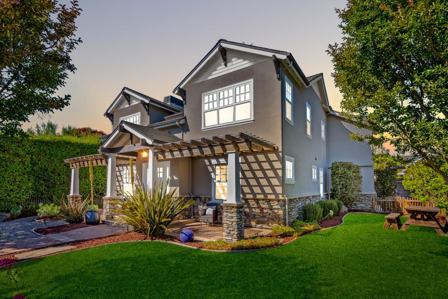 2200 Dolphin Drive