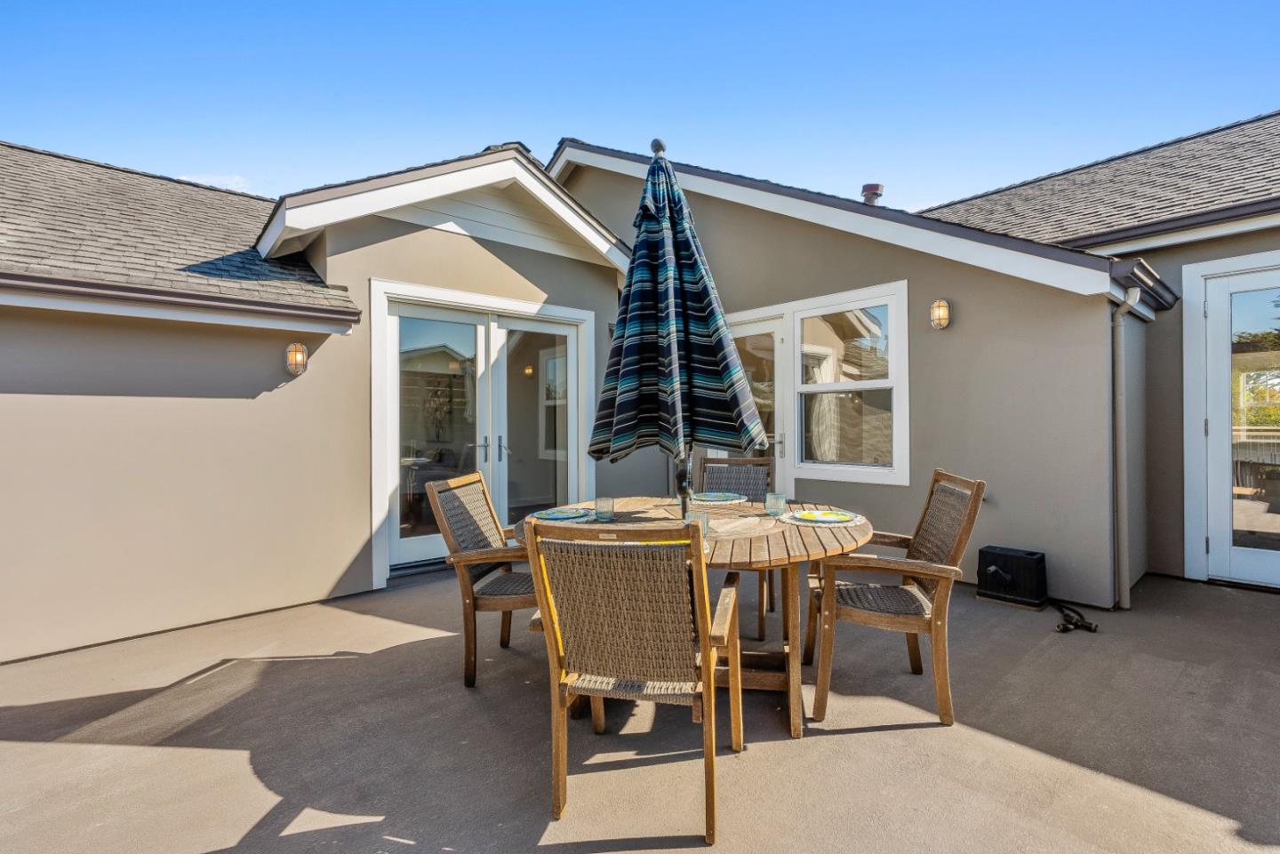 2200 Dolphin Drive