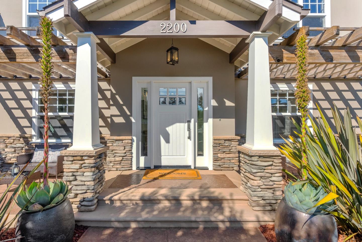 2200 Dolphin Drive