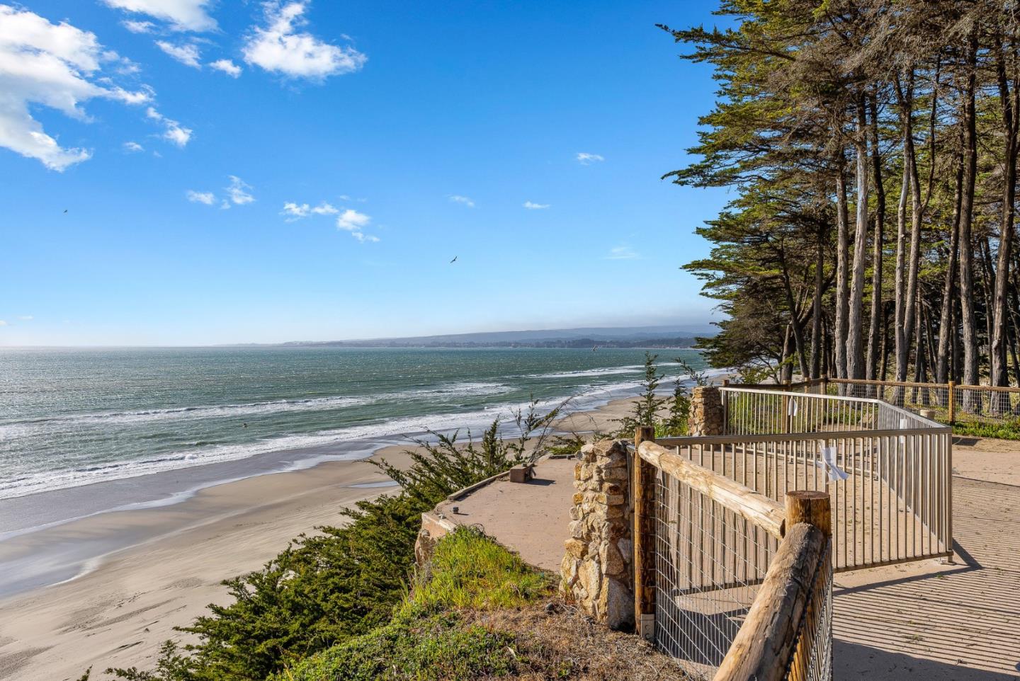 2200 Dolphin Drive