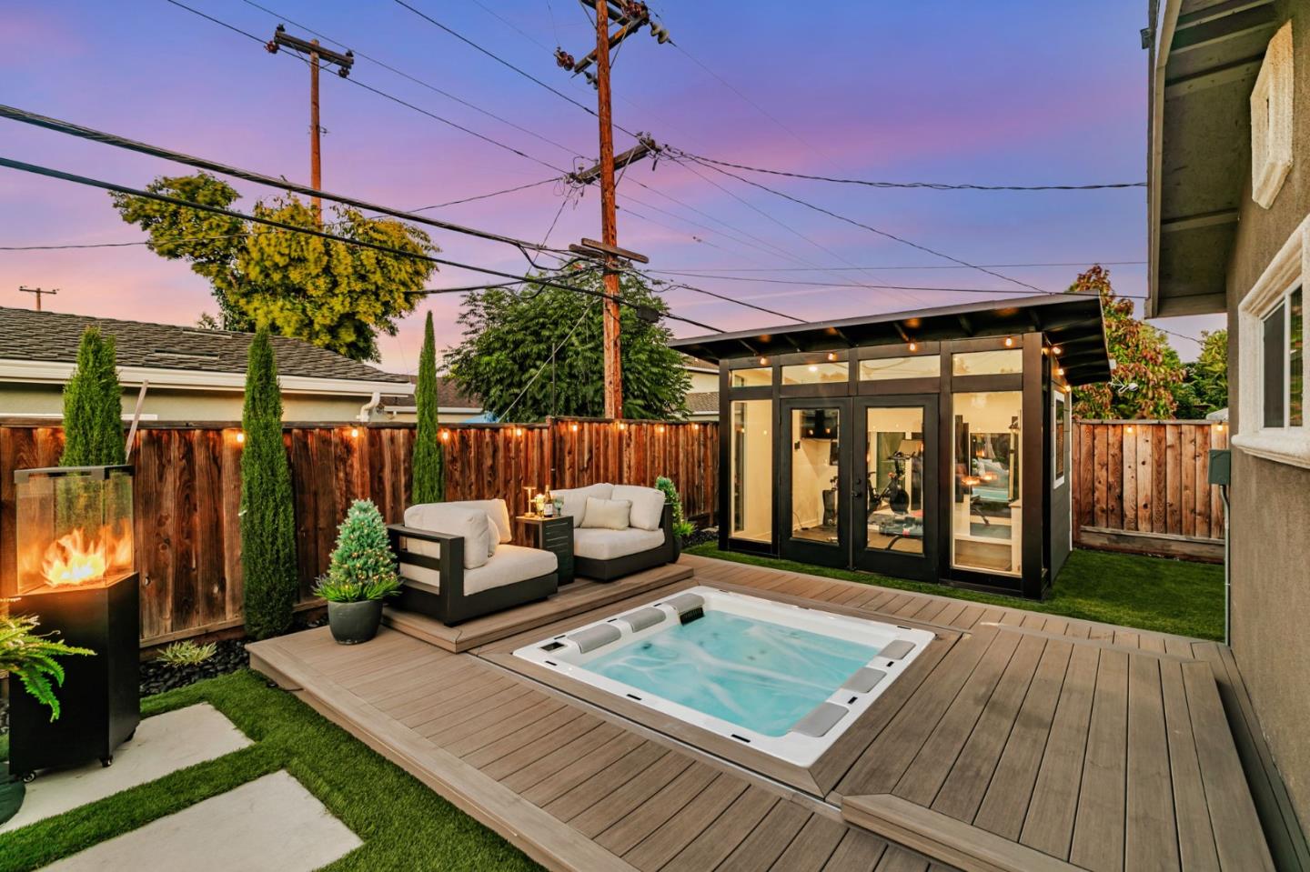 5562 Starcrest Drive