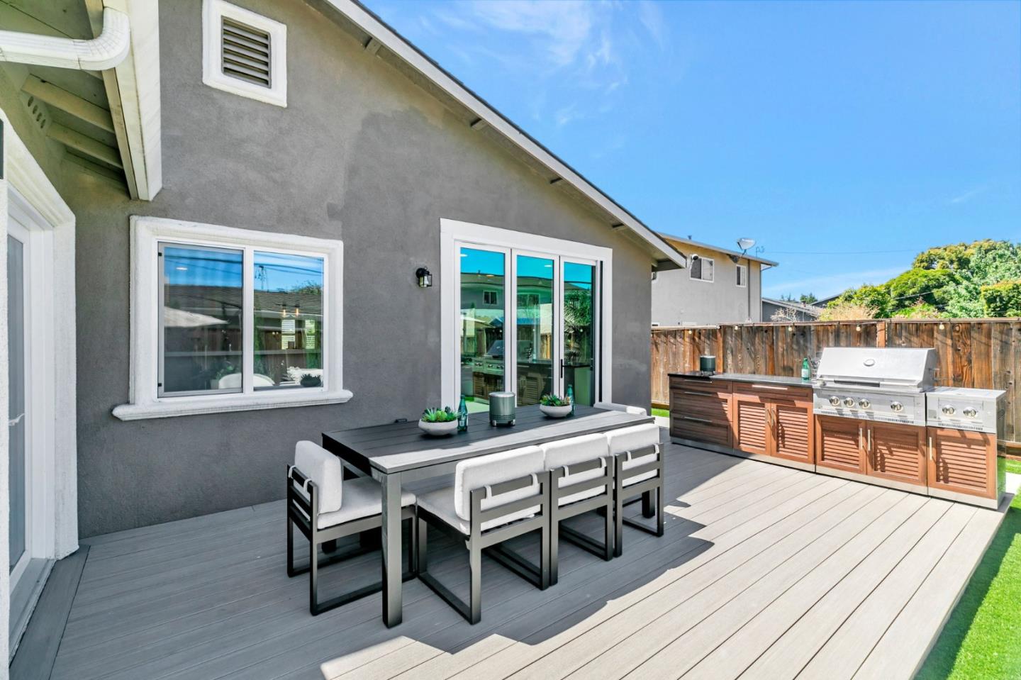 5562 Starcrest Drive