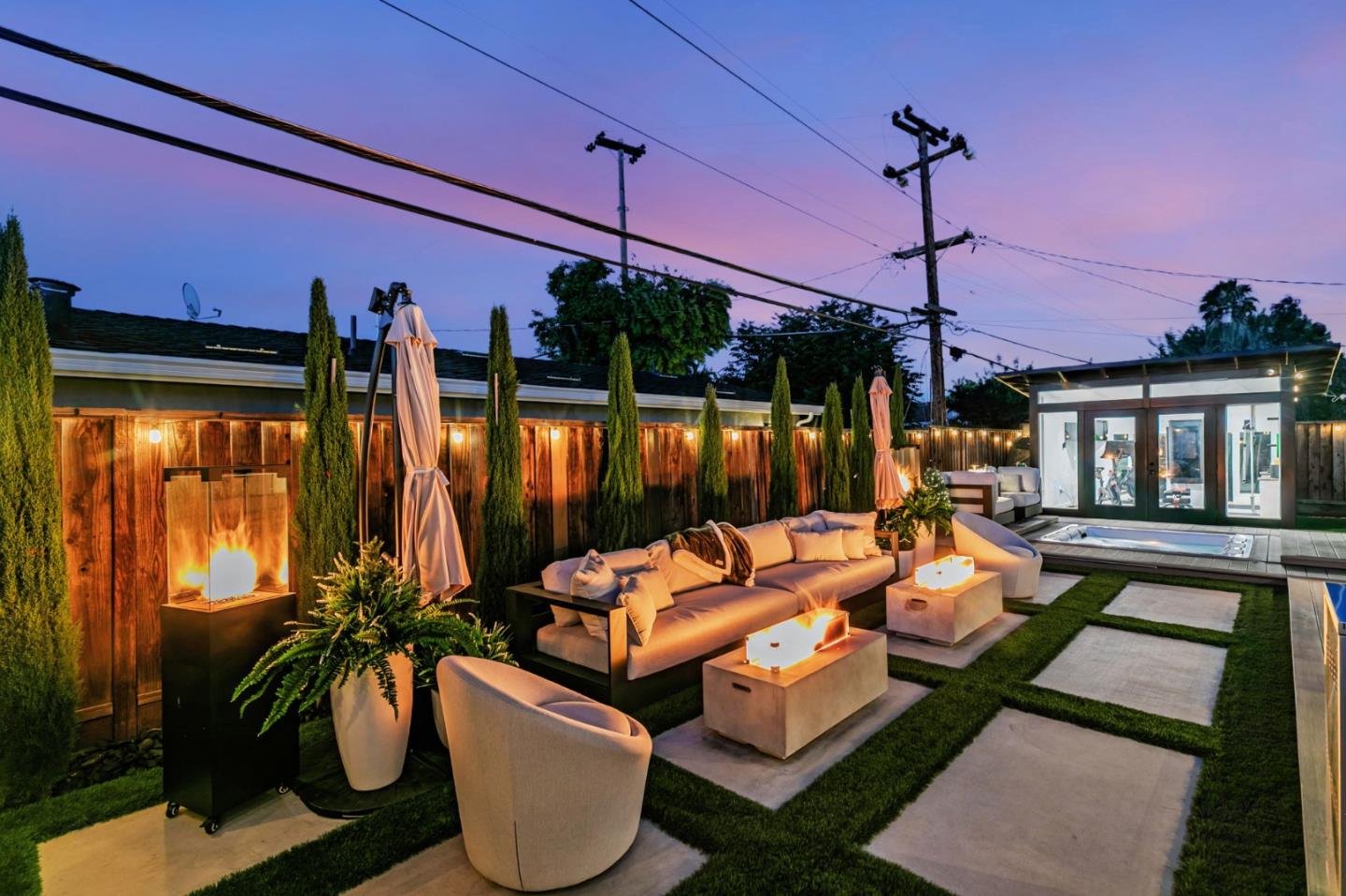 5562 Starcrest Drive