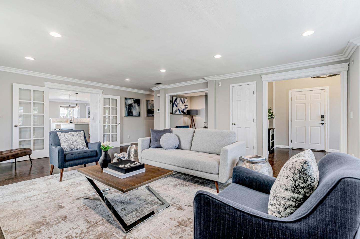 5562 Starcrest Drive