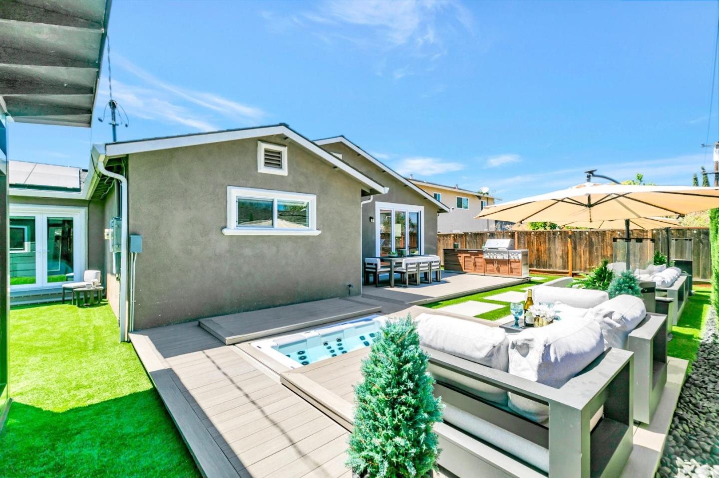 5562 Starcrest Drive