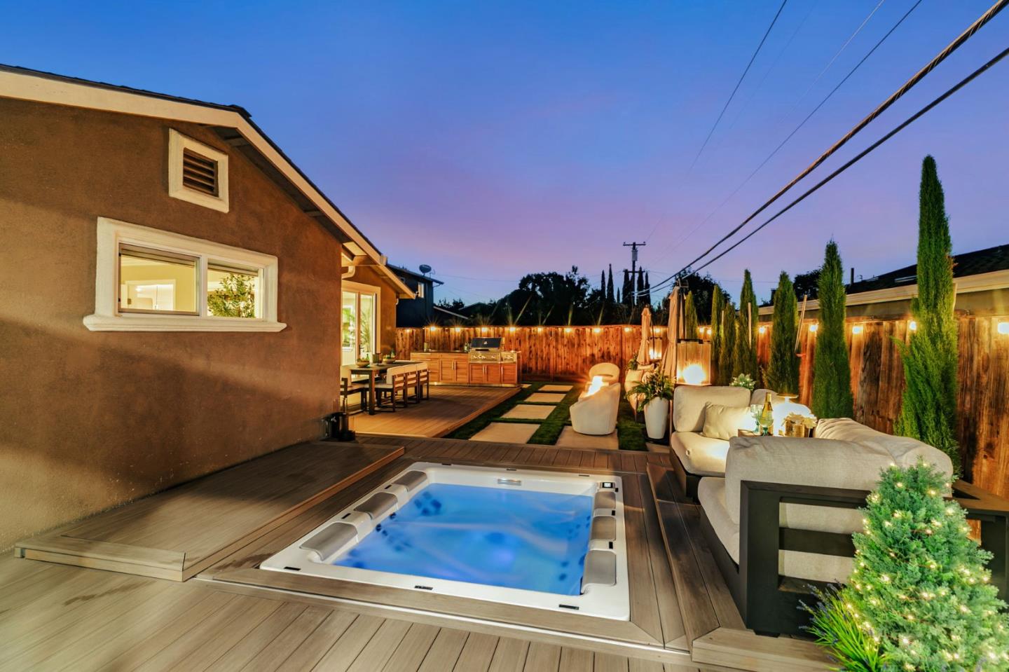 5562 Starcrest Drive