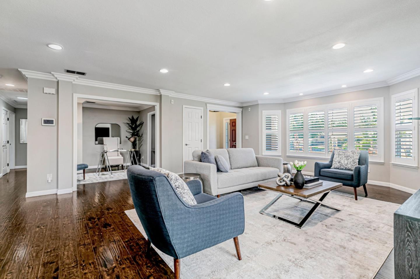 5562 Starcrest Drive
