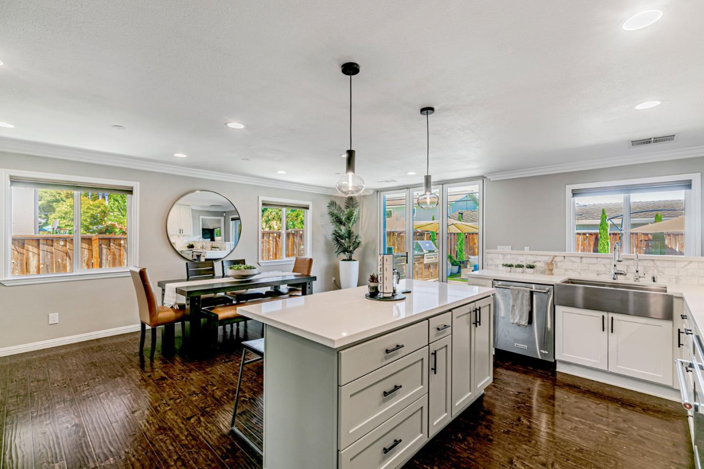 5562 Starcrest Drive