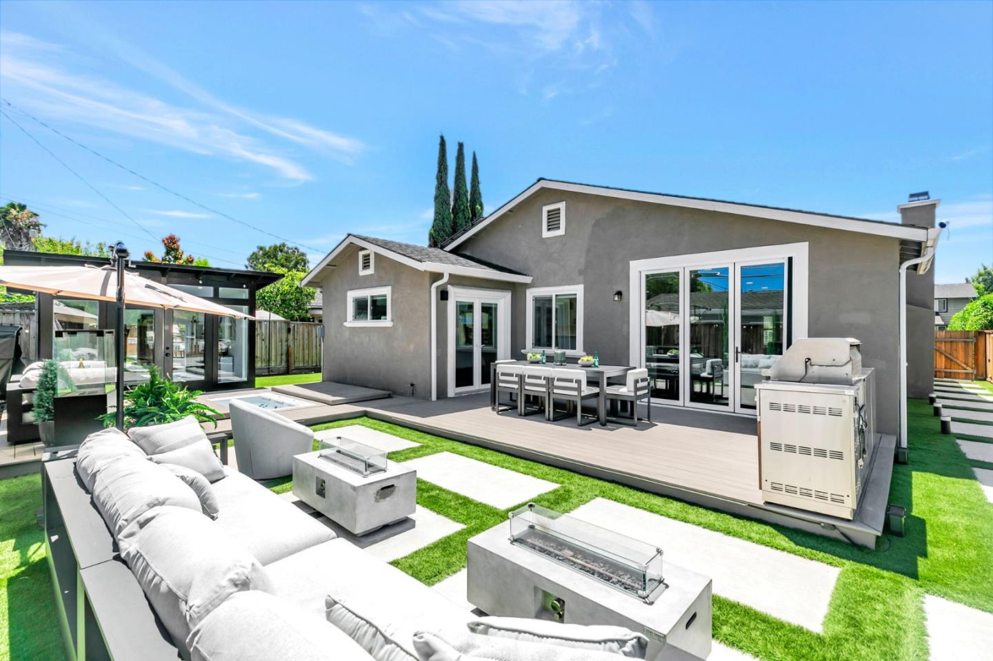 5562 Starcrest Drive