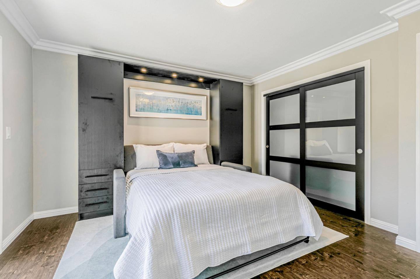 5562 Starcrest Drive