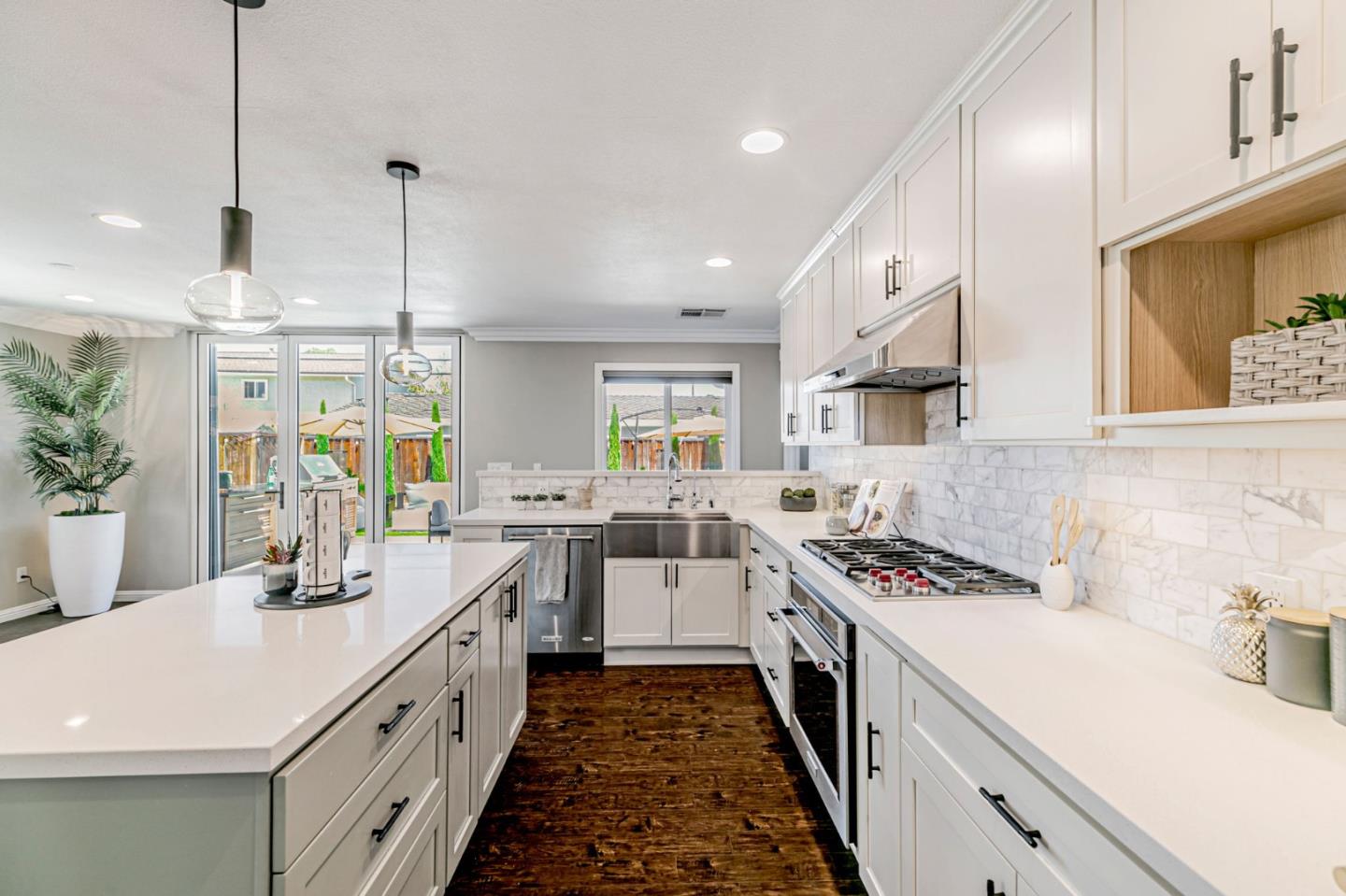 5562 Starcrest Drive