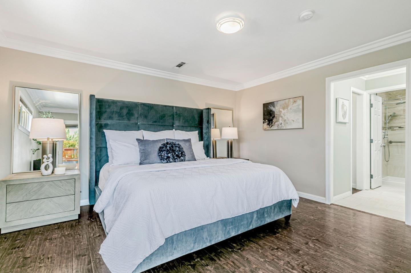 5562 Starcrest Drive