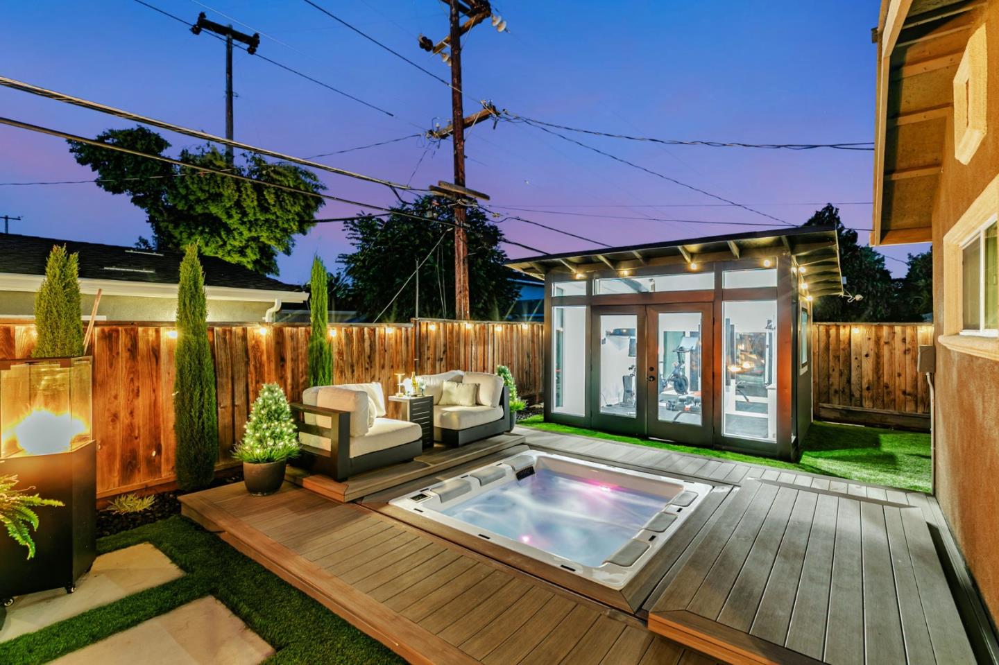 5562 Starcrest Drive