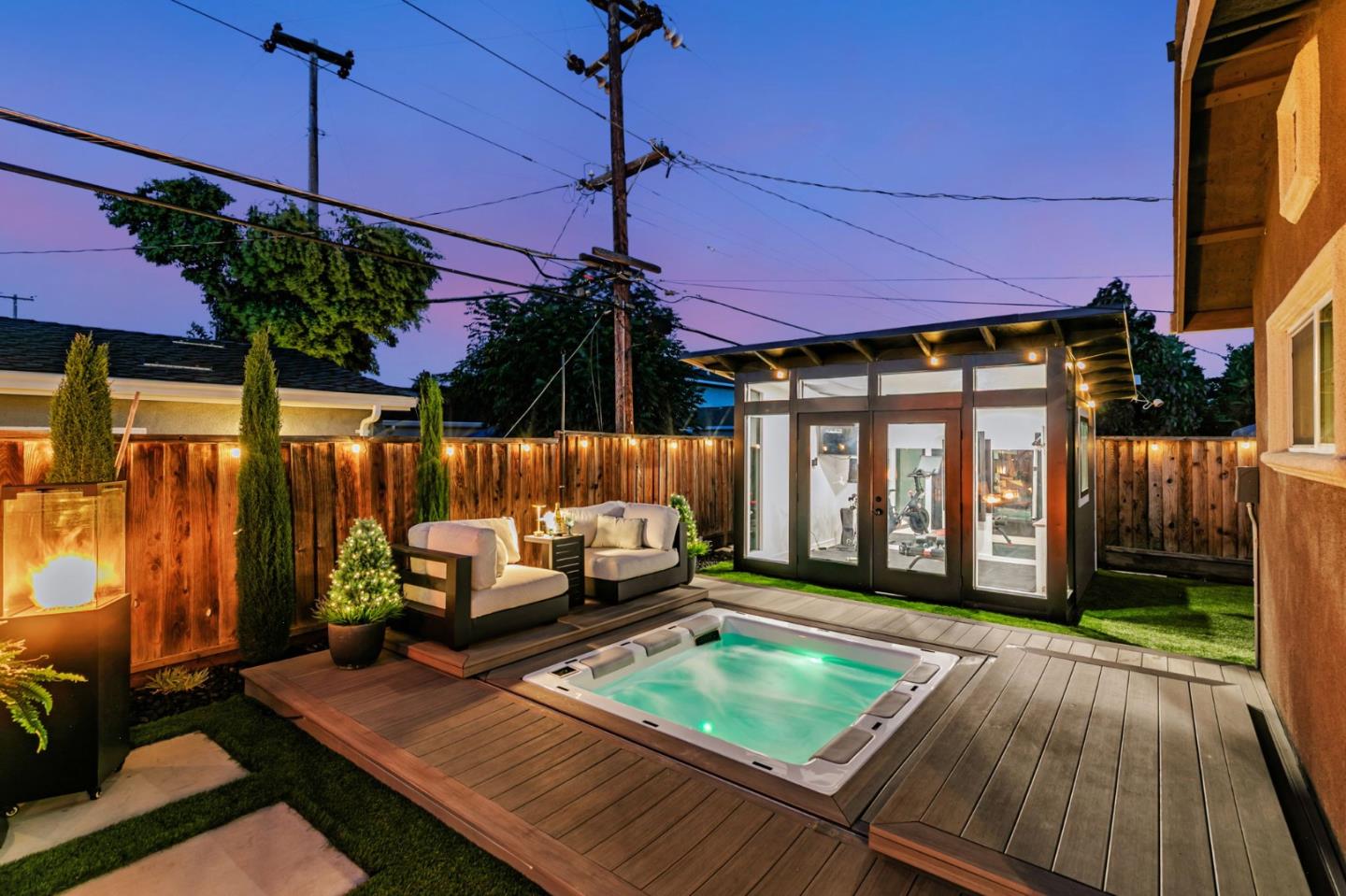 5562 Starcrest Drive