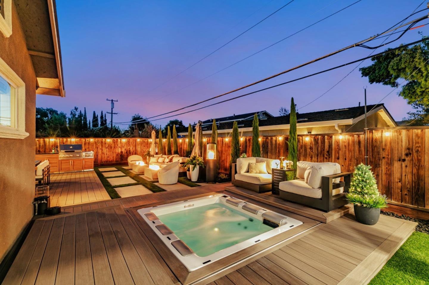 5562 Starcrest Drive