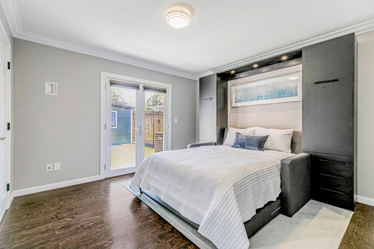 5562 Starcrest Drive