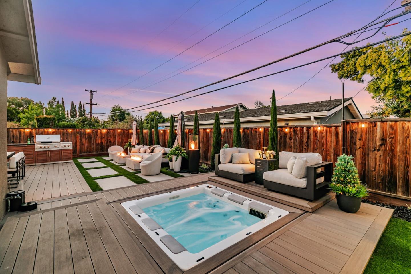 5562 Starcrest Drive