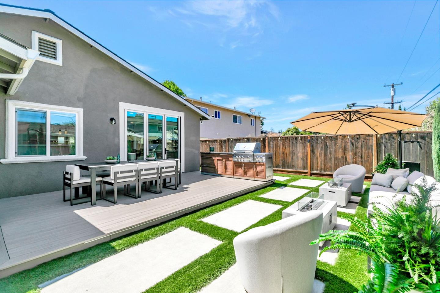 5562 Starcrest Drive