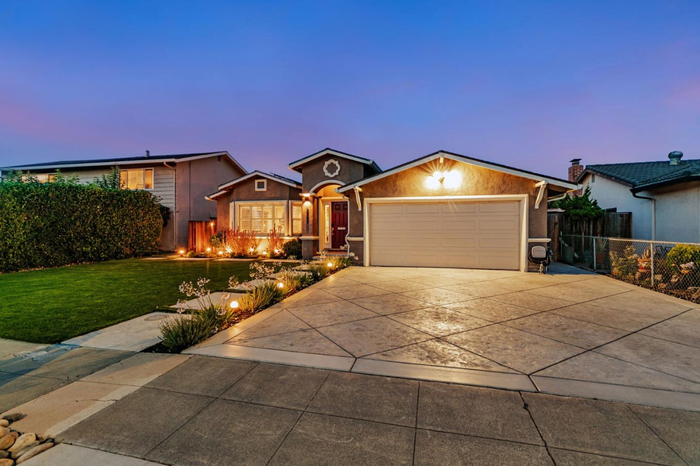 5562 Starcrest Drive