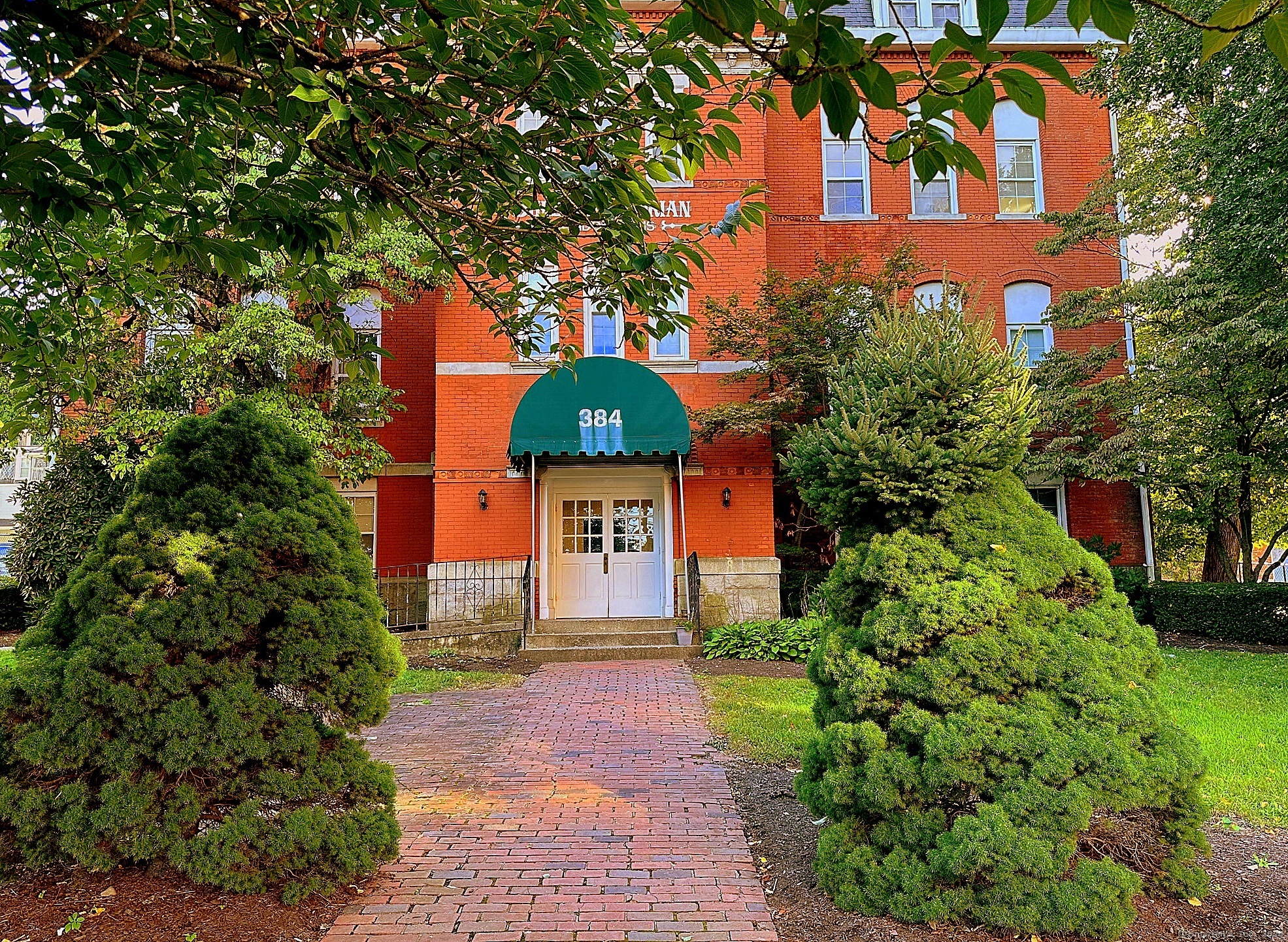 384 Howe Avenue APT 3B