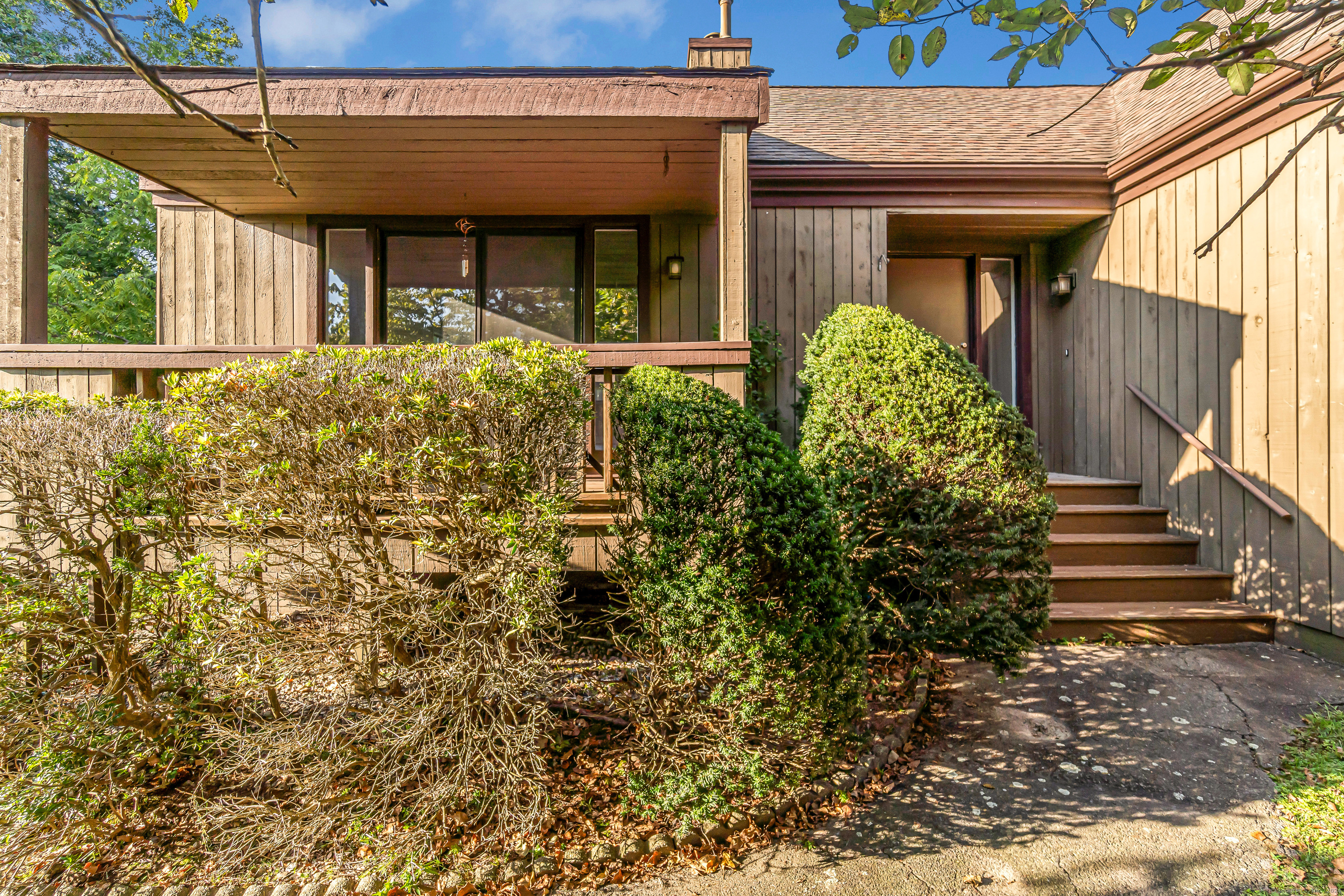 562 Oneida Lane B