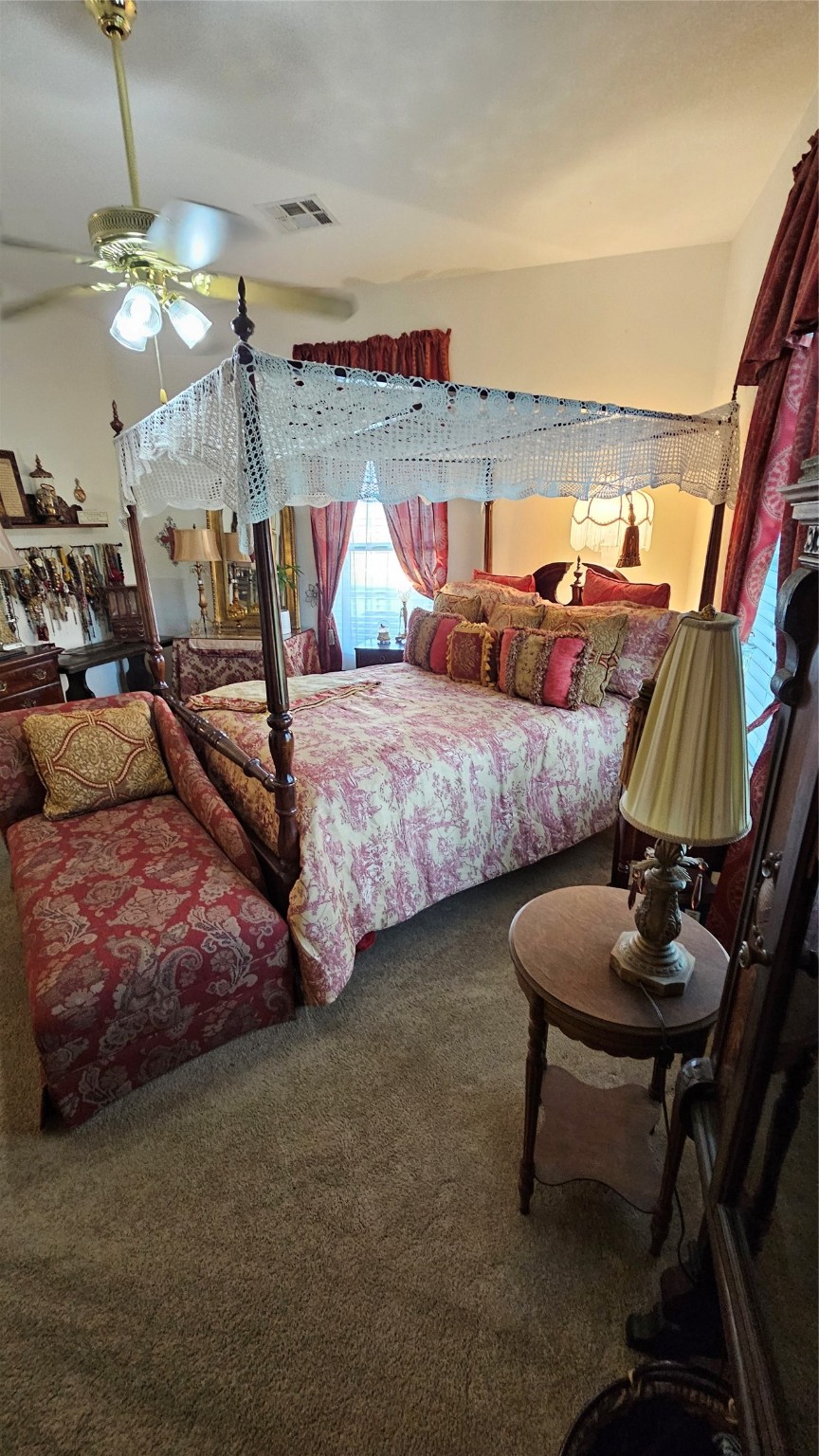 807 N Trinity Street