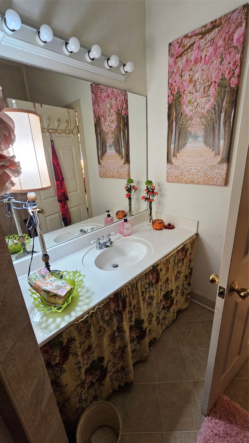 807 N Trinity Street