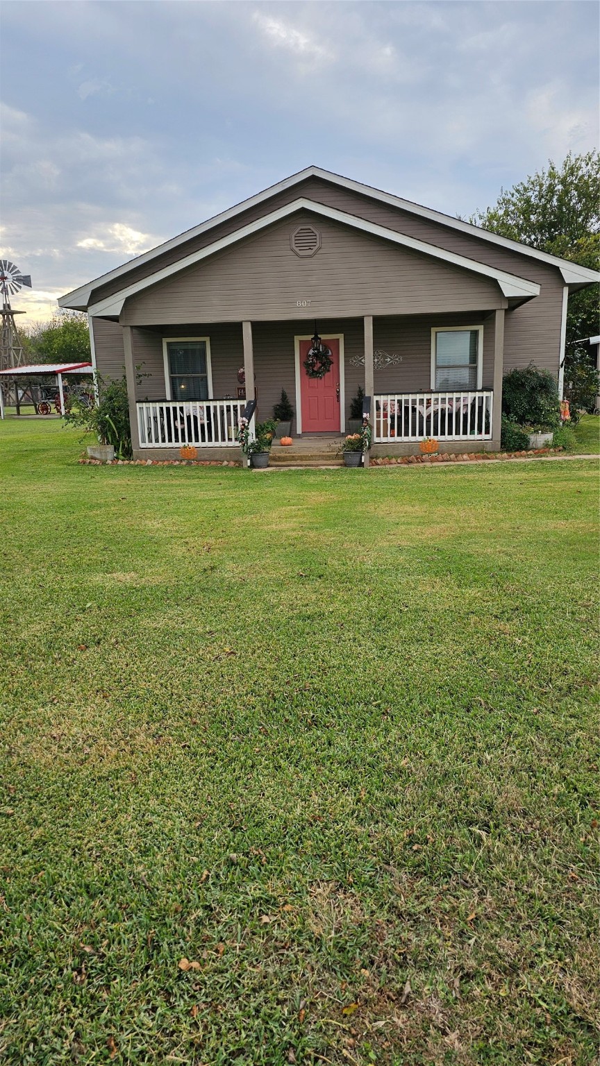 807 N Trinity Street