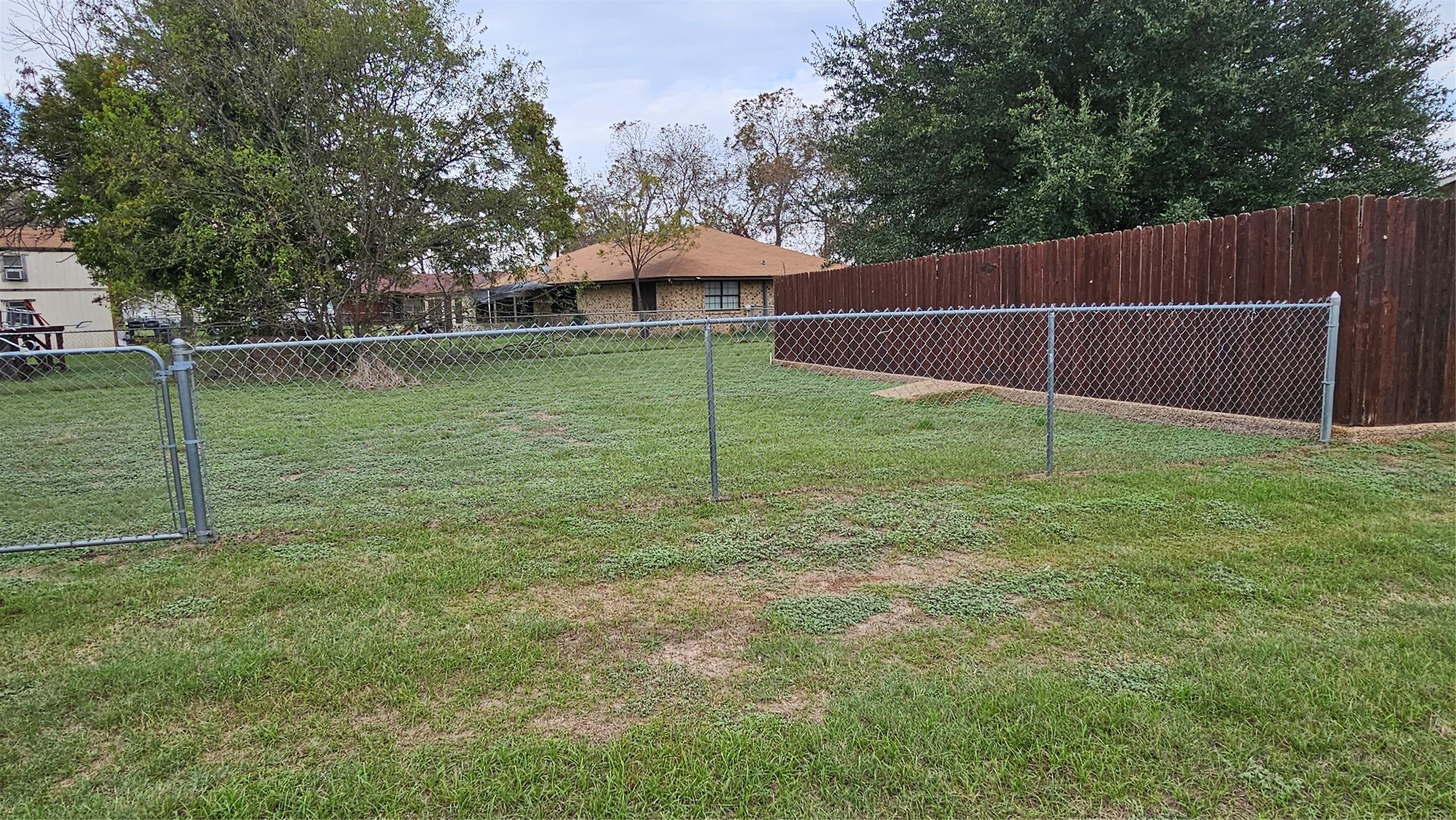 807 N Trinity Street