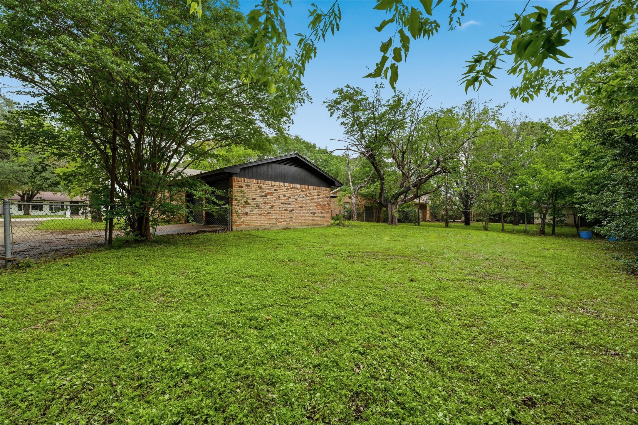113 Goliad Street