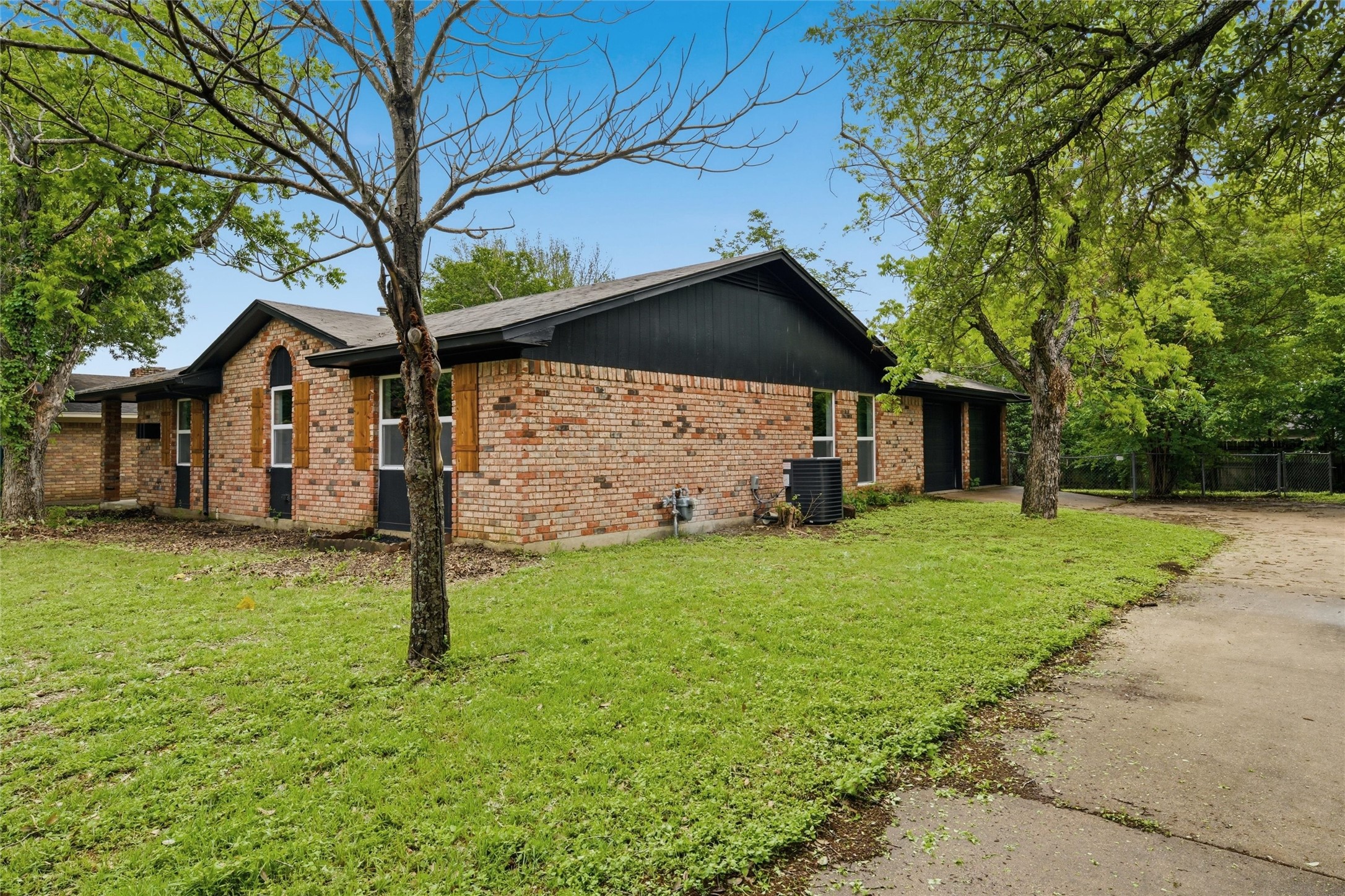 113 Goliad Street