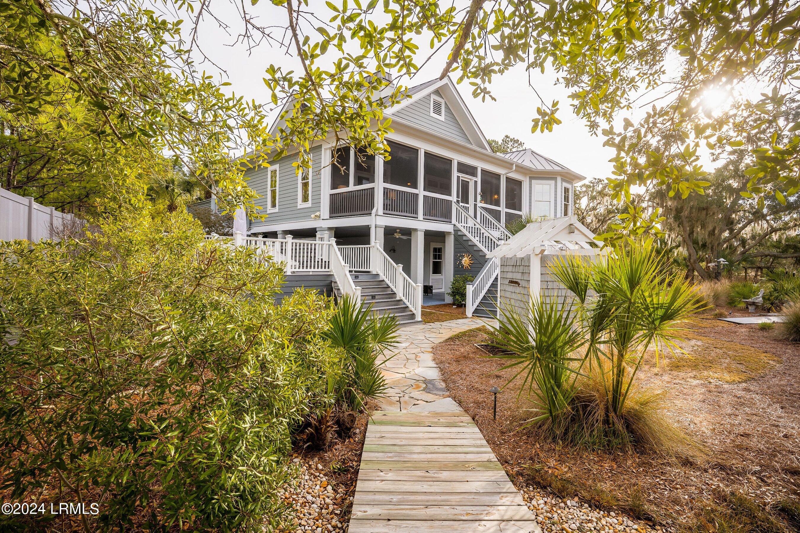 8 Turnstone Drive S